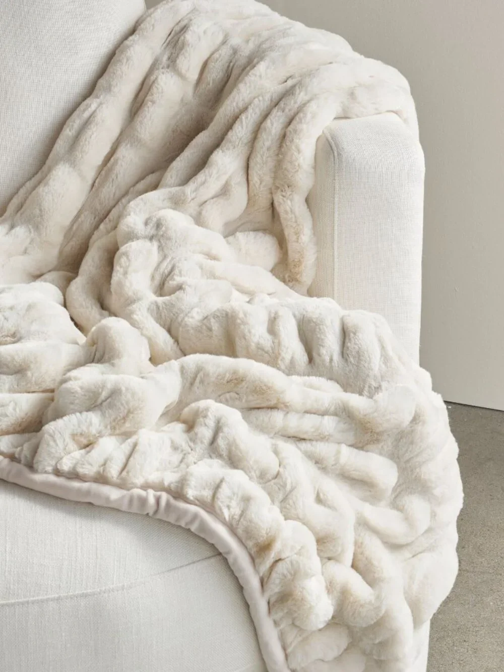 POTTERY BARN | Faux Fur Ruched Throw Blanket Ivory